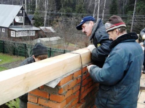 Крепление мауэрлата к кирпичной стене. Как крепить мауэрлат к кирпичной стене, мурлаты крепления крыши