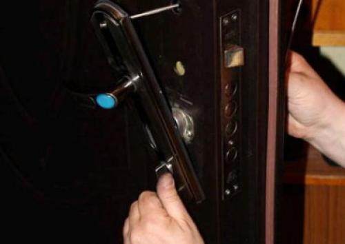 Как открыть дверь если сломалась защелка. Сломалась защелка на входной двери —, что делать?