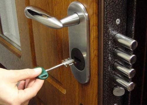 Как открыть дверь если сломалась защелка. Сломалась защелка на входной двери —, что делать?