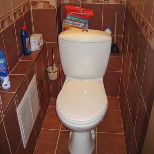 Как красиво закрыть трубы в туалете? 05