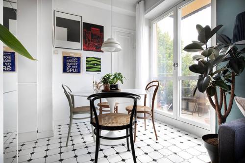 Небольшая квартира с зеленой гостиной 07