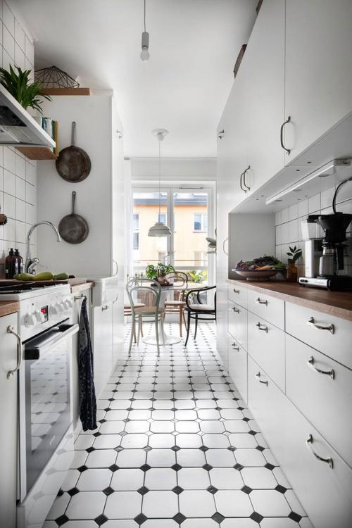 Небольшая квартира с зеленой гостиной 11