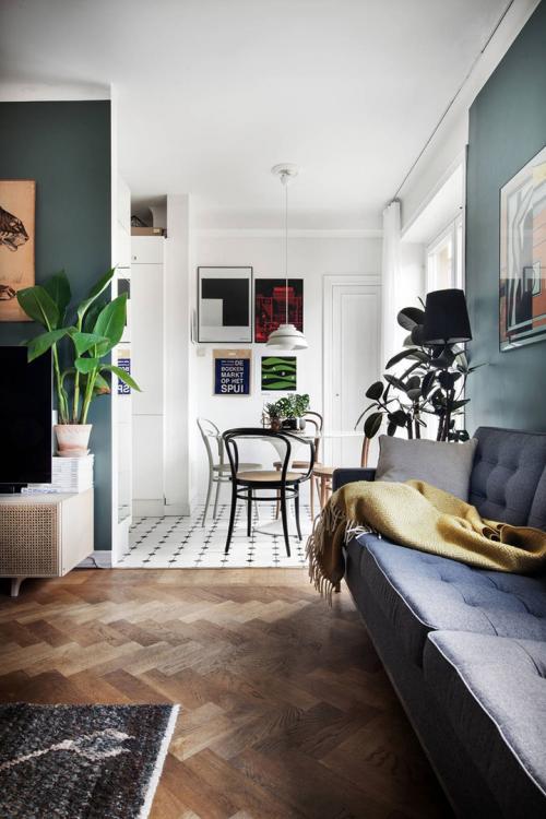 Небольшая квартира с зеленой гостиной 02