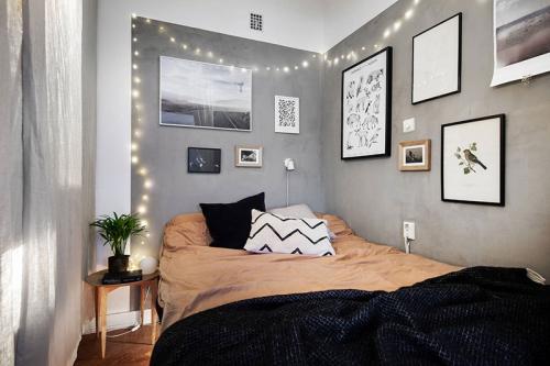 Небольшая квартира с зеленой гостиной 10