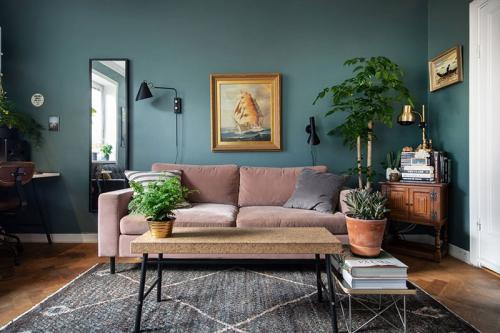 Небольшая квартира с зеленой гостиной 01