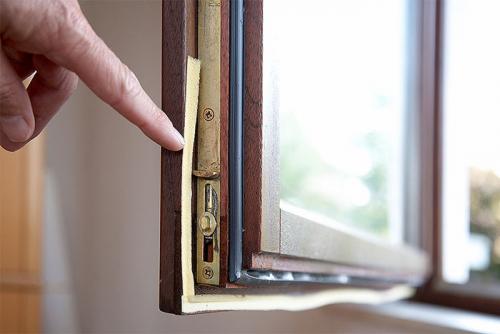 Чем заклеить деревянные окна. Чем заклеить окна с деревянными рамами 01 Чем заклеить деревянные окна. Чем заклеить окна с деревянными рамами 01