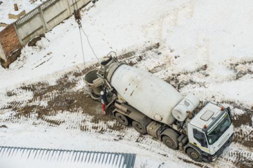 При какой температуре можно заливать бетон. Бетонирование зимой