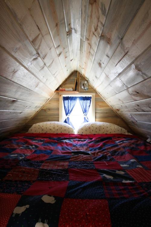 Как обустроить маленький чердак: 15 идей 04