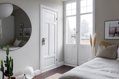 Скандинавская квартира с мягкими интерьерами 07