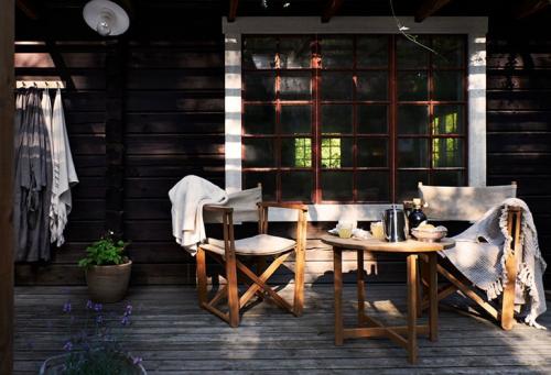 Домик в чаще леса в Швеции 01