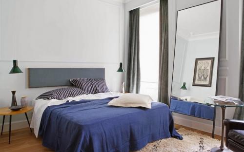 Напольные зеркала в интерьере 04