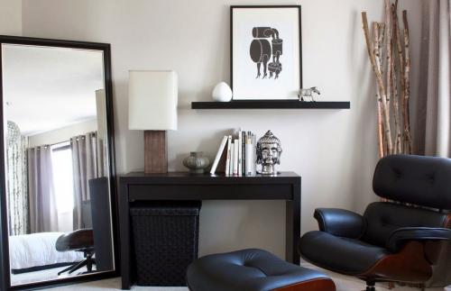 Напольные зеркала в интерьере 01