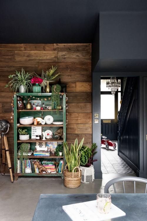 Черные стены и английский стиль — отличное сочетание! 04