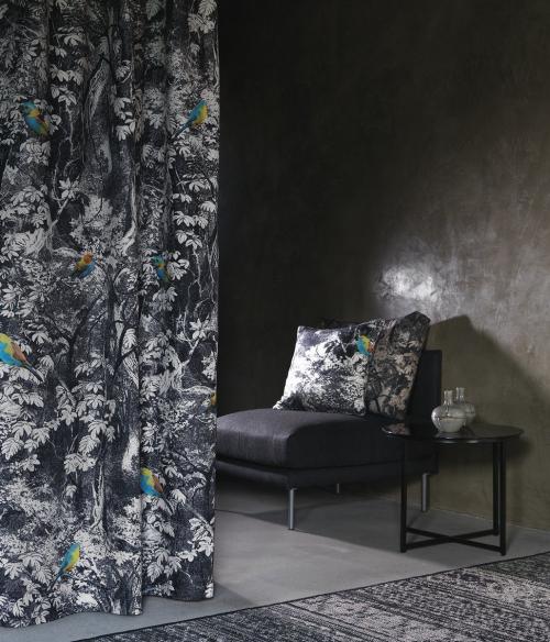 Оформление окна в спальне тюлью.  С овременные новинки штор