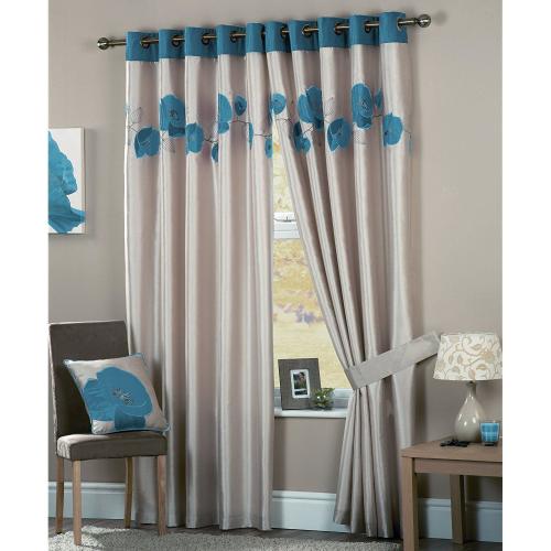 Оформление окна в спальне тюлью.  С овременные новинки штор