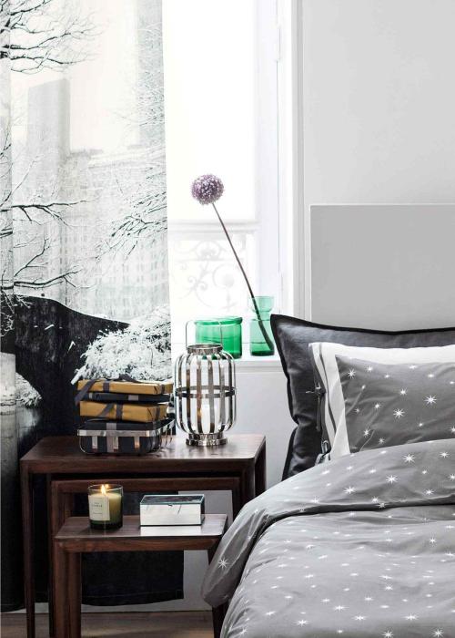 Оформление окна в спальне тюлью.  С овременные новинки штор