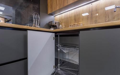 Как на кухне хранить посуду. Выбираем мебель: помощники в поддержании порядка