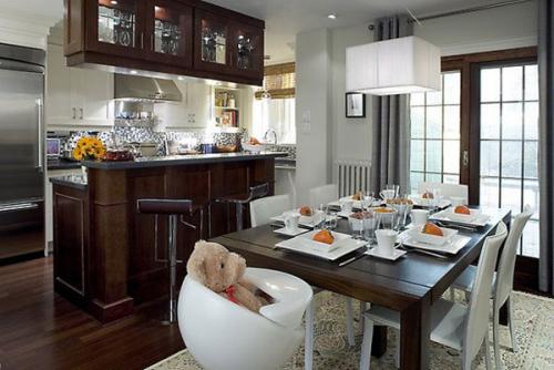 Нужно ли объединять кухню с гостиной. Стоит ли совмещать кухню с гостиной