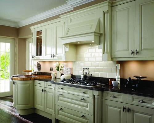 Белая кухня с серой столешницей. Стилистическое разнообразие