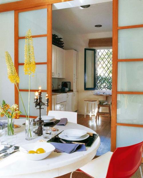 Нужно ли объединять кухню с гостиной. Стоит ли совмещать кухню с гостиной