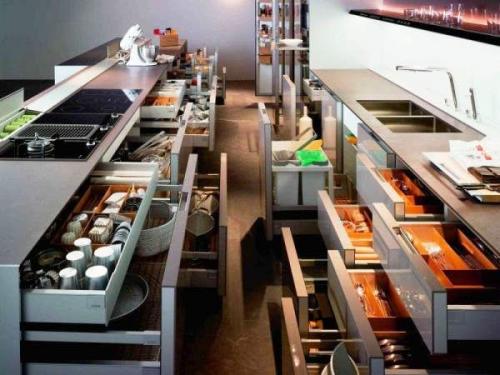 Хранение тарелок на кухне. Современные системы хранения