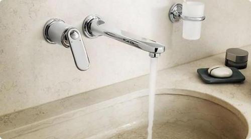 Смесители для маленькой раковины. На фото: однорычажный смеситель с регулировкой высоты 331260562 от фабрики KLUDI. 09