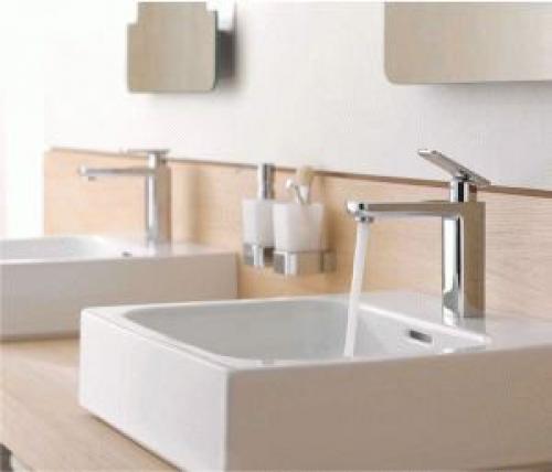 Смесители для маленькой раковины. На фото: однорычажный смеситель с регулировкой высоты 331260562 от фабрики KLUDI. 03