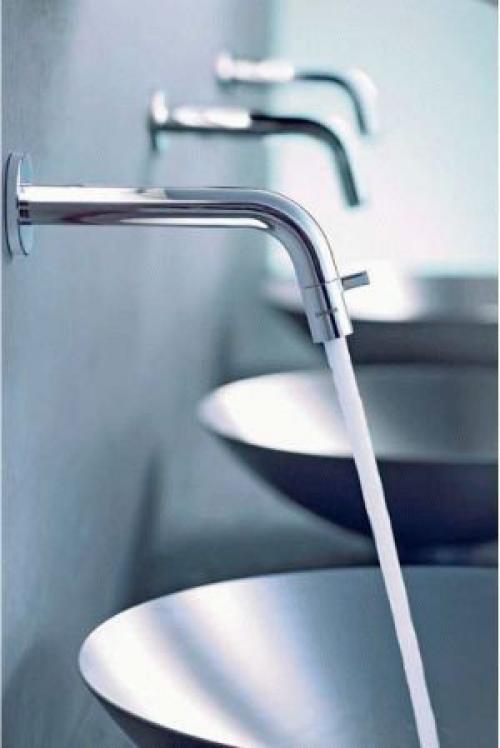 Смесители для маленькой раковины. На фото: однорычажный смеситель с регулировкой высоты 331260562 от фабрики KLUDI. 05