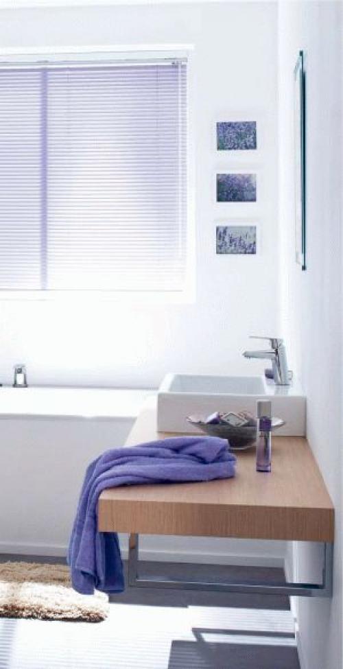 Смесители для маленькой раковины. На фото: однорычажный смеситель с регулировкой высоты 331260562 от фабрики KLUDI. 06