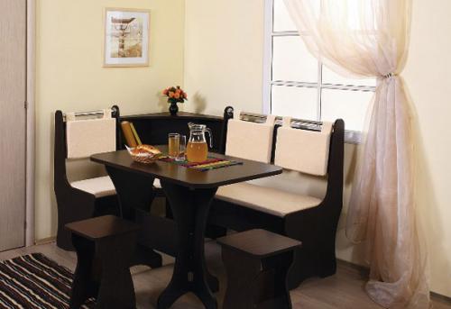 Стол на кухне, как поставить. Куда поставить стол на кухне?