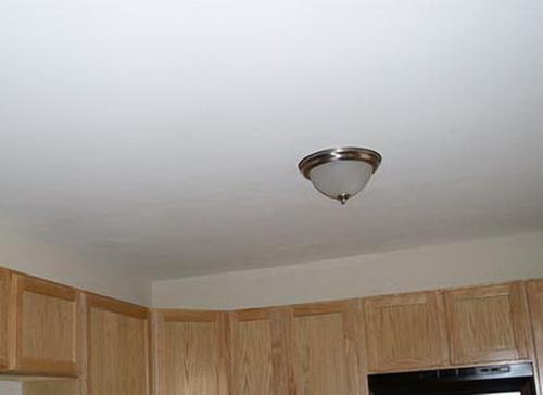 Ремонт потолка в квартире. Ремонт потолка своими руками – 4 варианта проведения работ