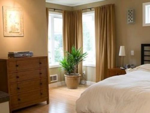 Как оформить окно в спальне. Что нужно учесть при оформлении окон в спальне 09