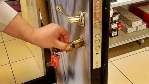 Ремонт старого накладного замка. Ремонт цилиндровых замков, замена личинки