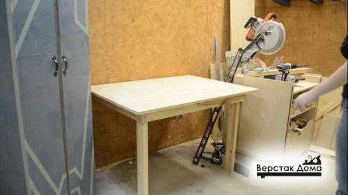 Складной столярный верстак своими руками. Установка ножек