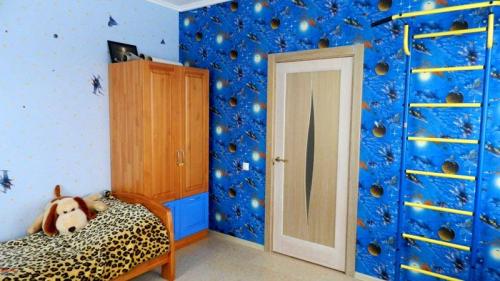 Обои для стен широкие. Особенности выбора детских обоев для стен 01