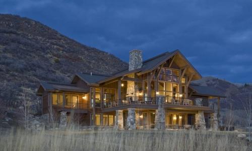 Загородный дом в стиле шале. Отделка фасадов