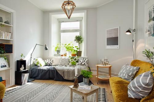 В одной комнате две люстры. Разные светильники в одной комнате: учимся нарушать правила