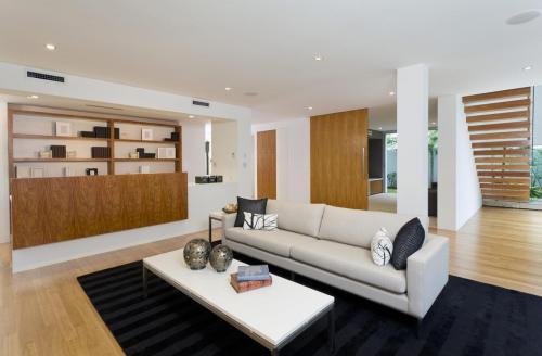 Эконом ремонт однокомнатной квартиры. Выбираем краски для бюджетного ремонта