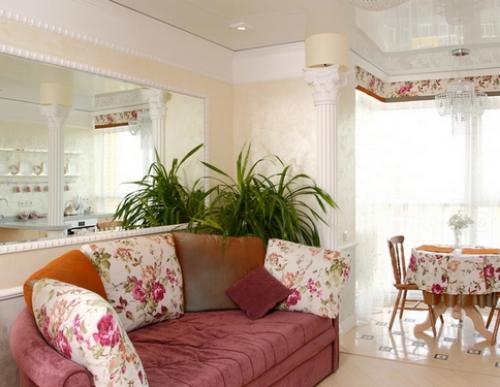 Расположение картин над диваном. Декорирование