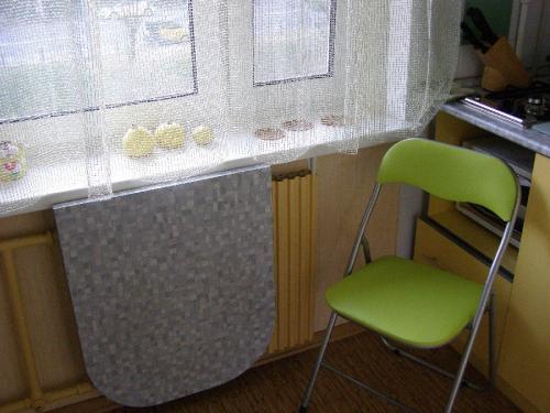 Кухня с окном в рабочей зоне. Столешница у кухонного окна