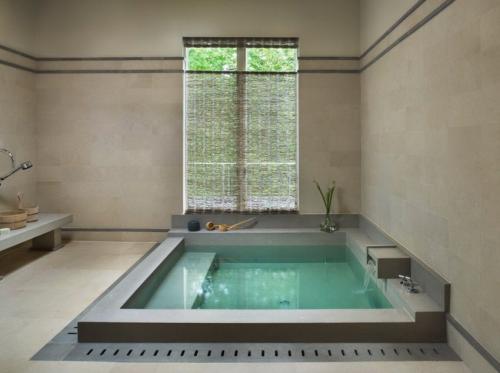 Интерьер ванной в восточном стиле. Привлекательный минимализм Страны Восходящего Солнца