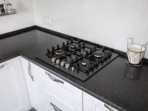 Уголки для столешницы на кухню. Крепим плинтус к столешнице самостоятельно.