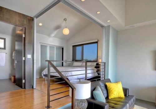 Дизайн маленькой квартиры-студии с одним окном