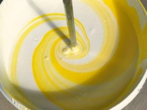 Во сколько слоев красить стены. Красим стены водоэмульсионной краской 12