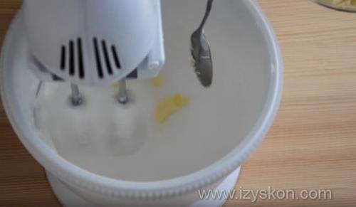 Крем на капкейки рецепт из масла. Как сделать белково-масляный крем для капкейков в домашних условиях