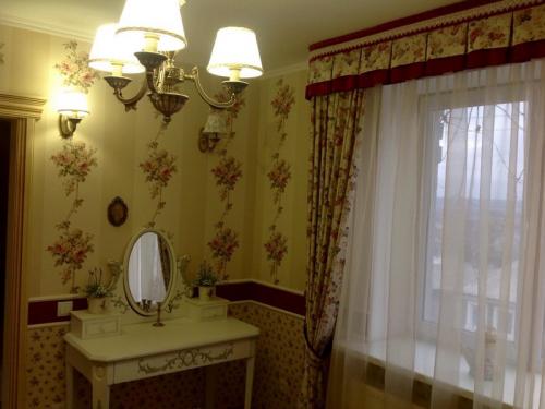 Виды обоев для спальни. Материал