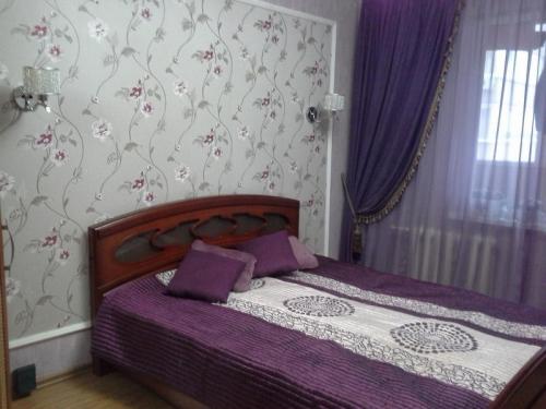 Виды обоев для спальни. Материал