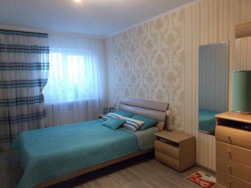 Виды обоев для спальни. Материал