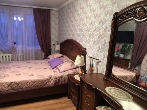 Виды обоев для спальни. Материал