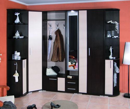 Маленькая прихожая с большим зеркалом. Маленькие хитрости